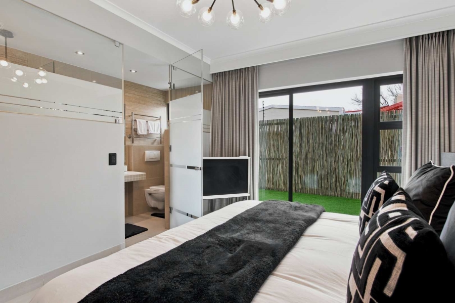 7 Bedroom Property for Sale in Oranjezicht Western Cape